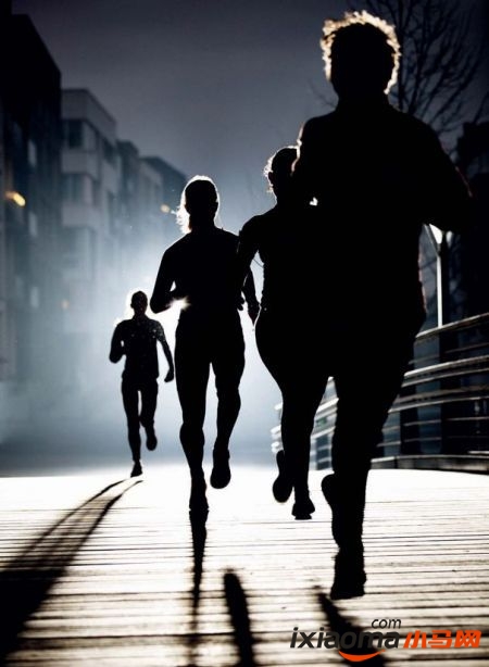 夜跑真的要当心!享受晚间运动也别忽视黑暗中的危险